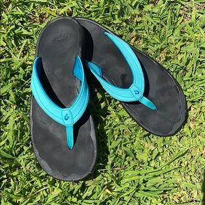 OluKai Ohana flip flops women’s 9